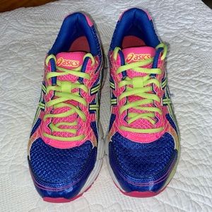 Women’s ASICS size 7
